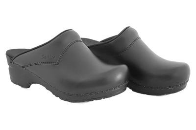 Clogs for work - wide feet two diagonals view
