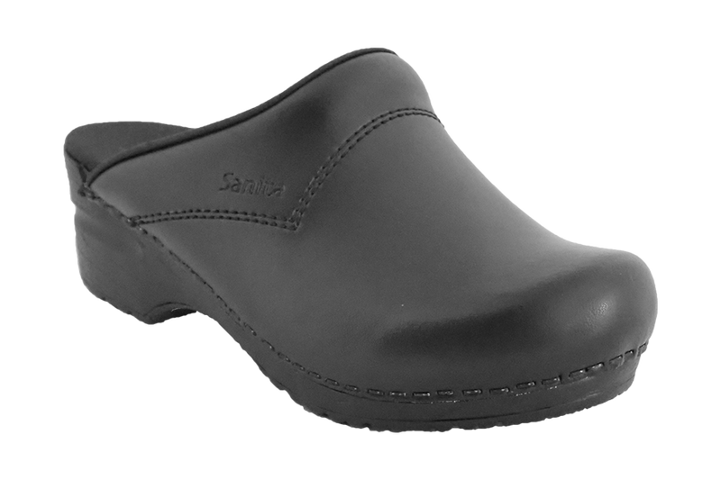 Clogs for work - wide feet diagonal view