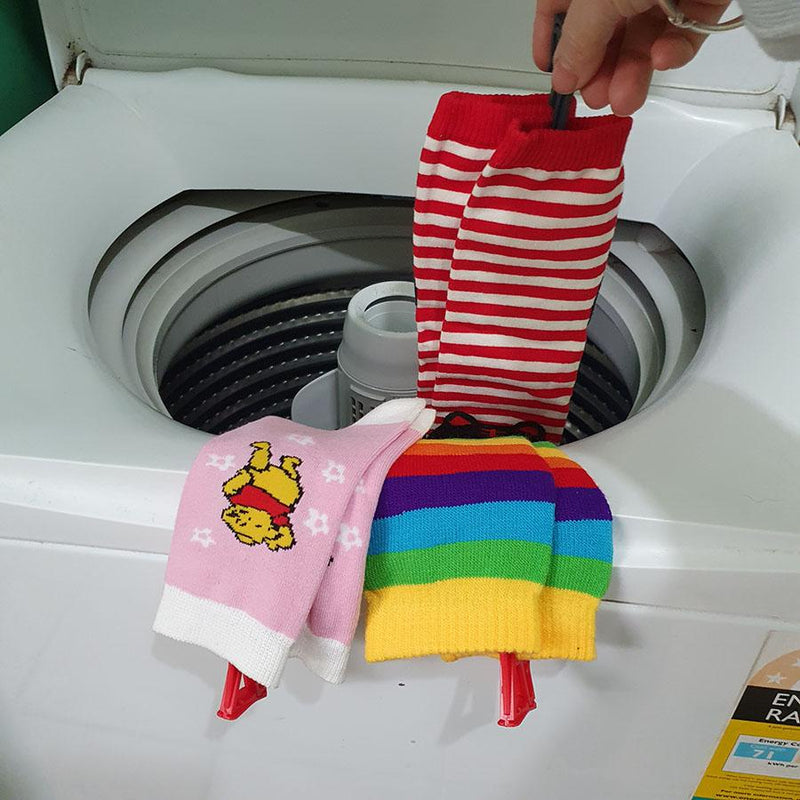 Sockclips keep socks together in the washing machine 3 pairs of stripped socks in the washing machine